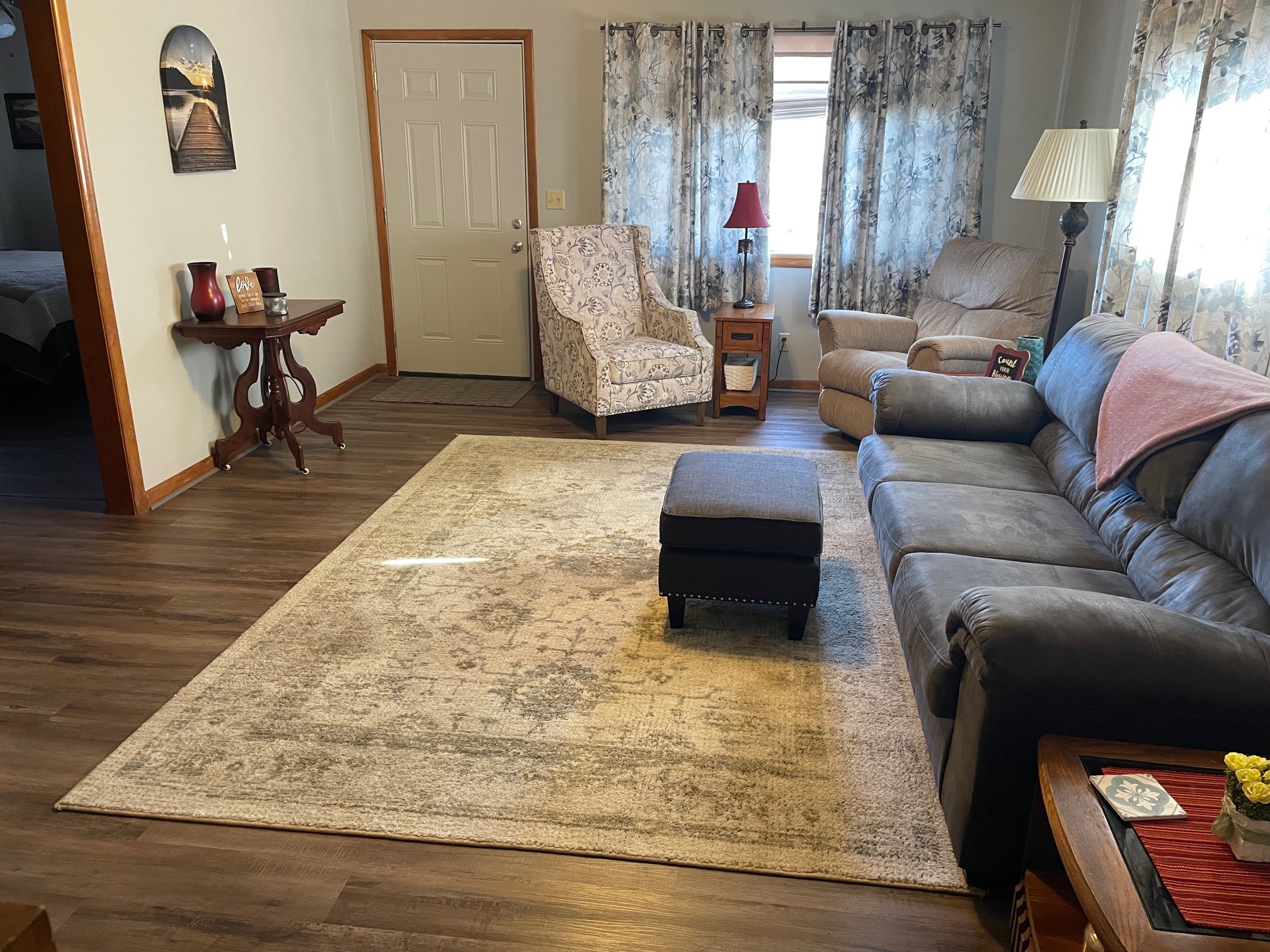 2_Living_Room.jpg