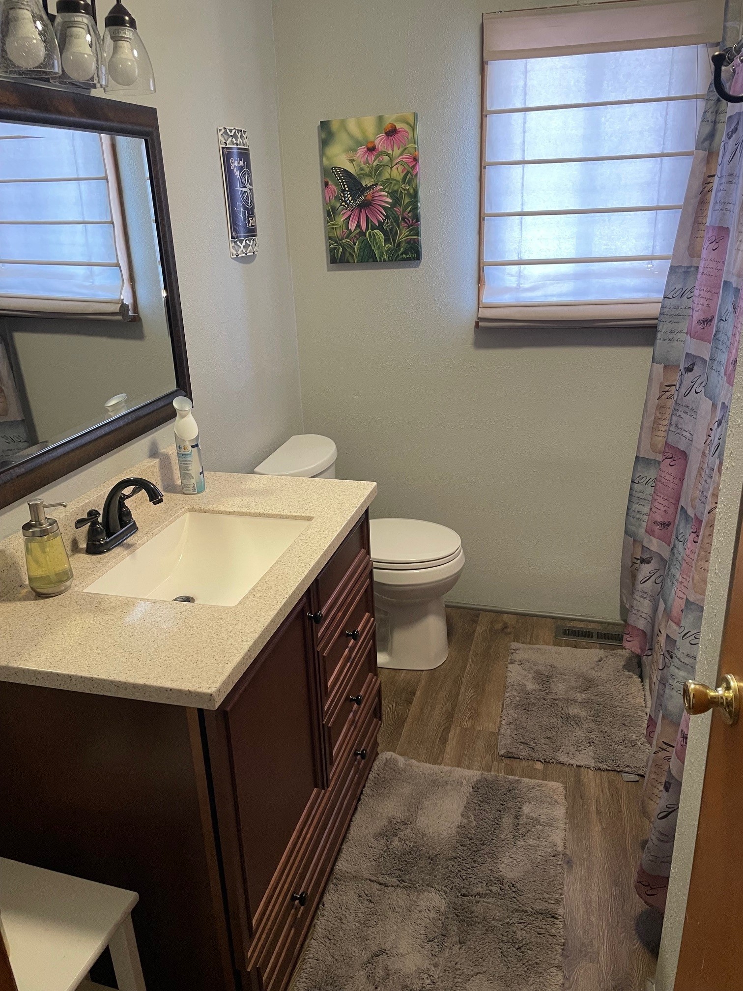 8_Bathroom.jpg