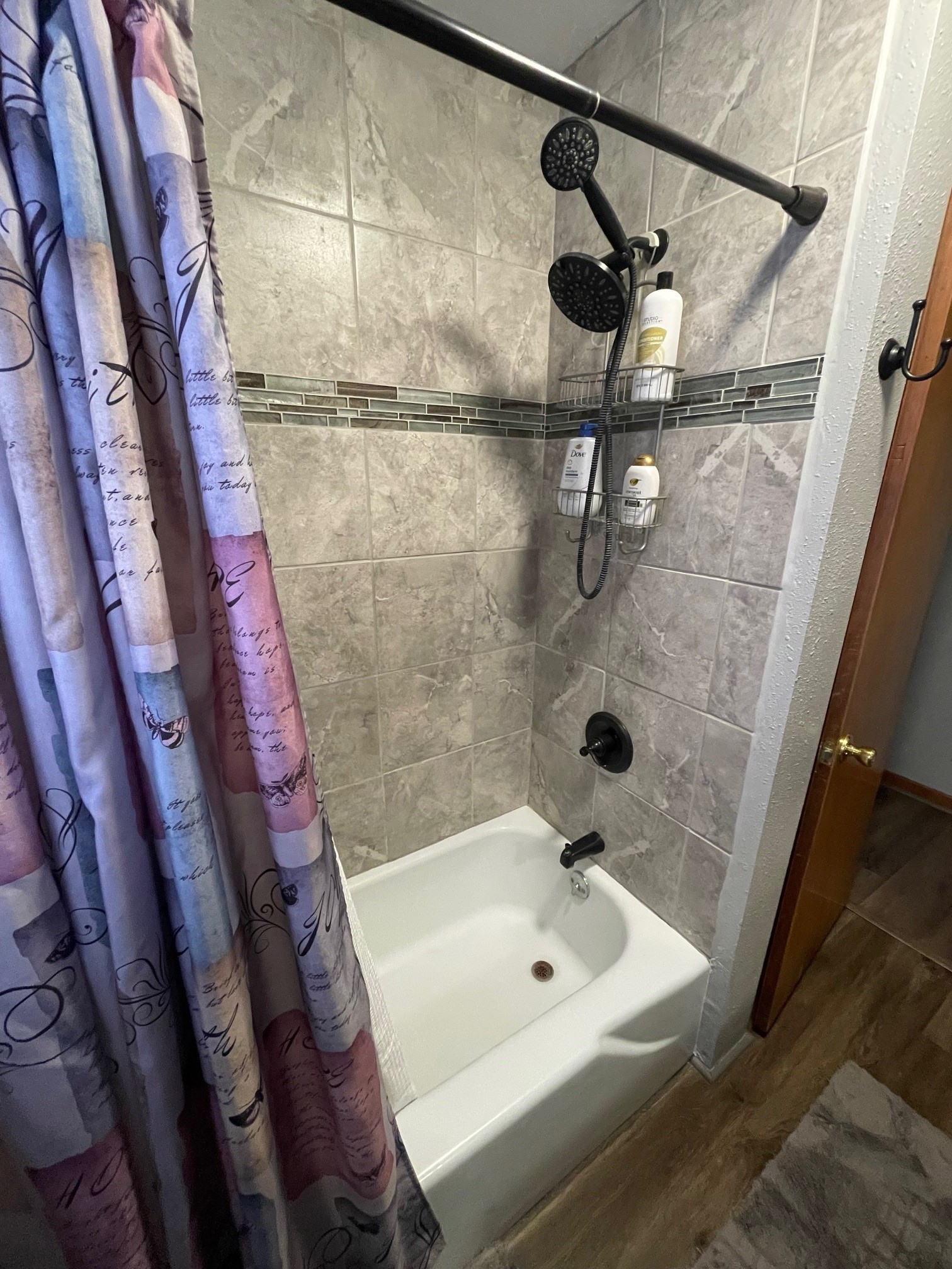 9_Bathroom.jpg