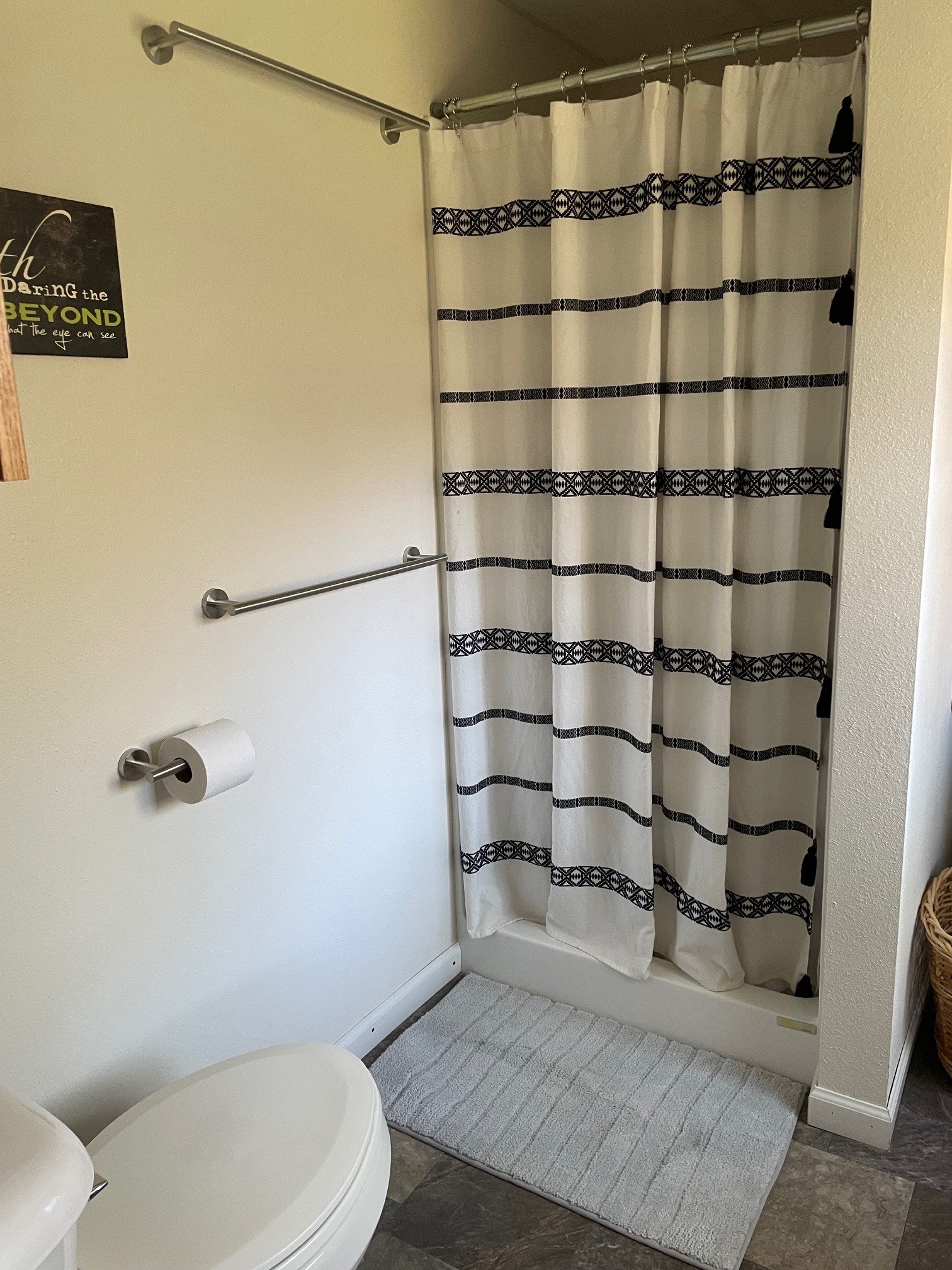 11_Bathroom.jpg