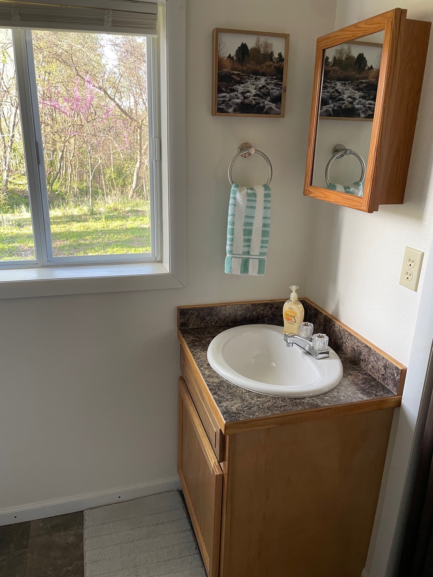 9_Bathroom.jpg