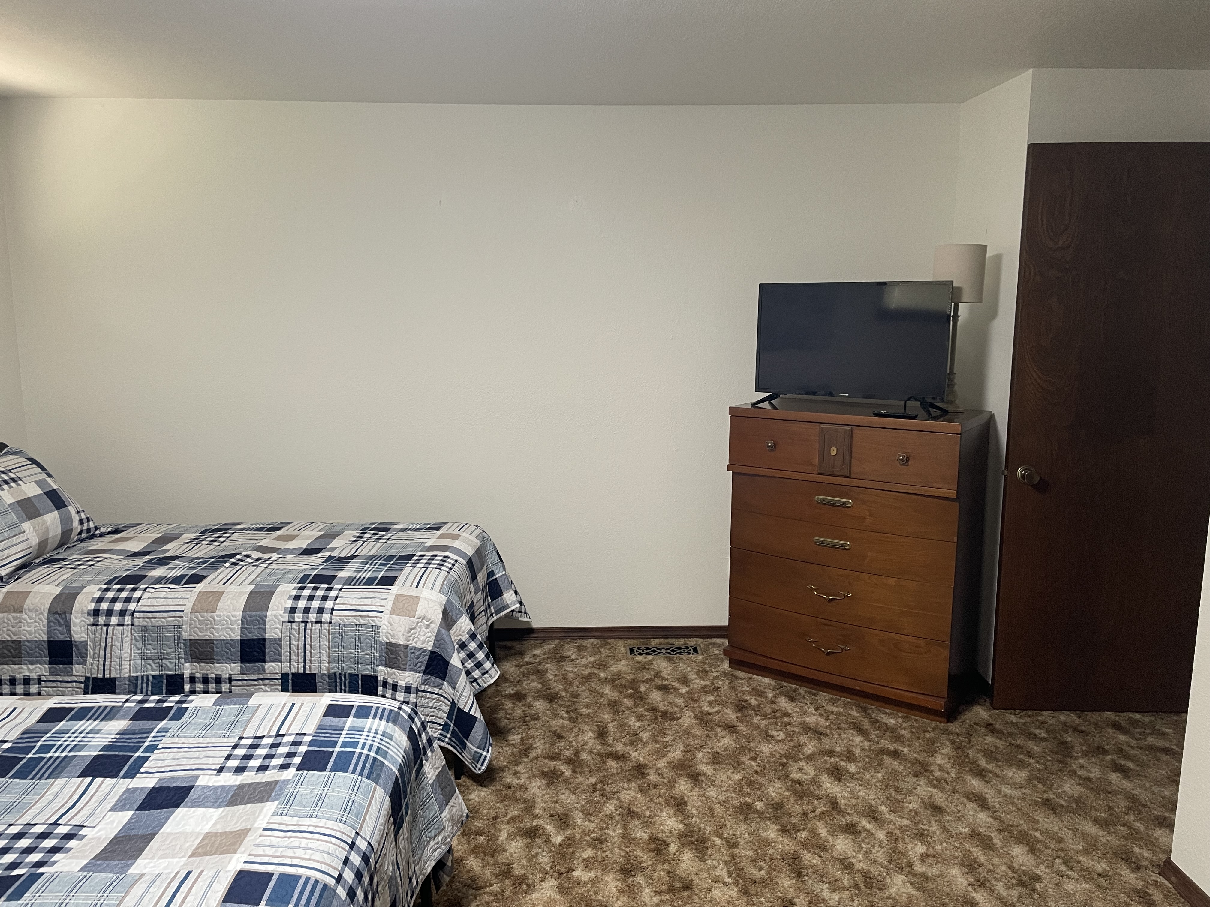 14_Bedroom_2a.JPG