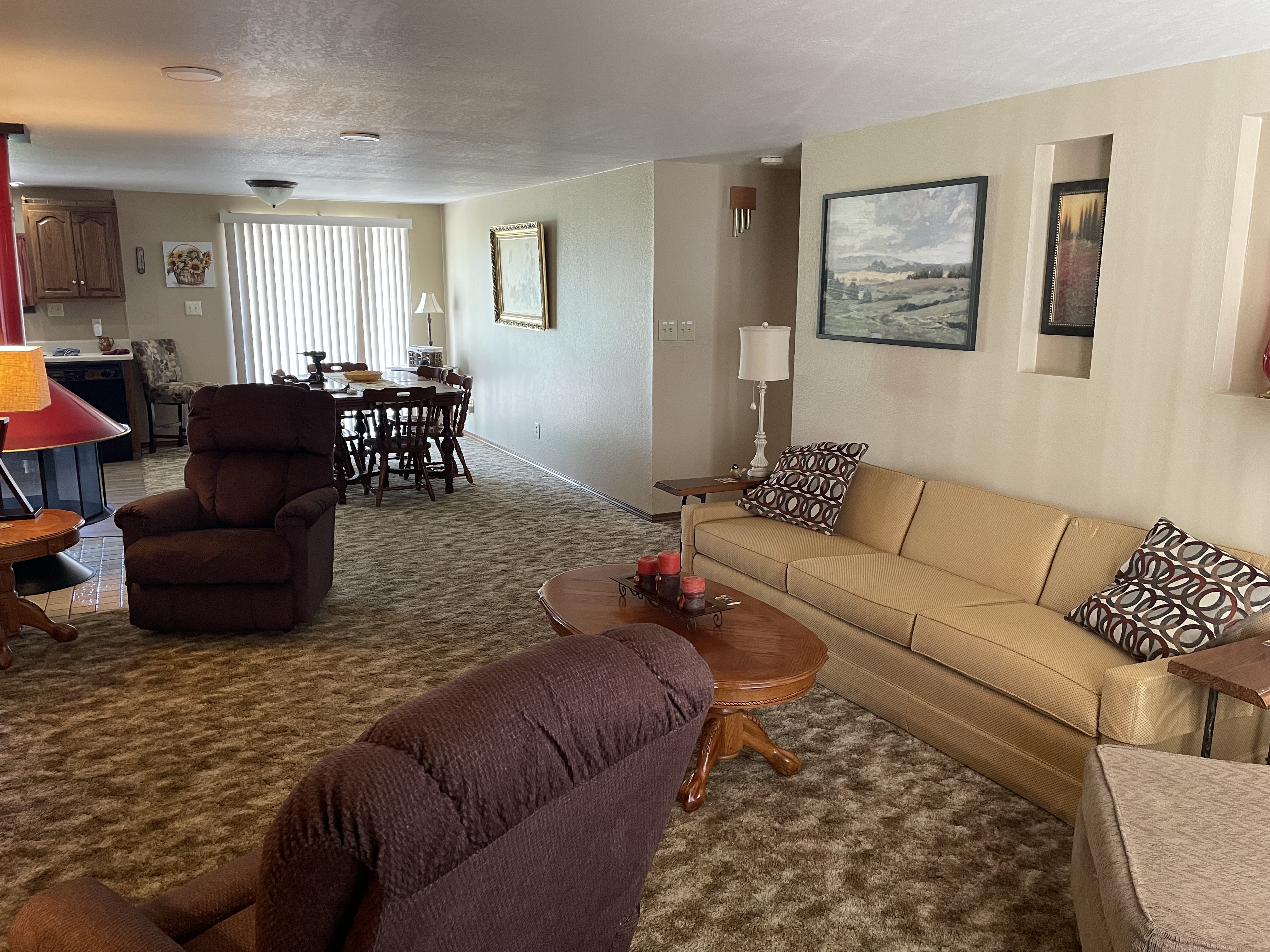 2_Living_Room.JPG